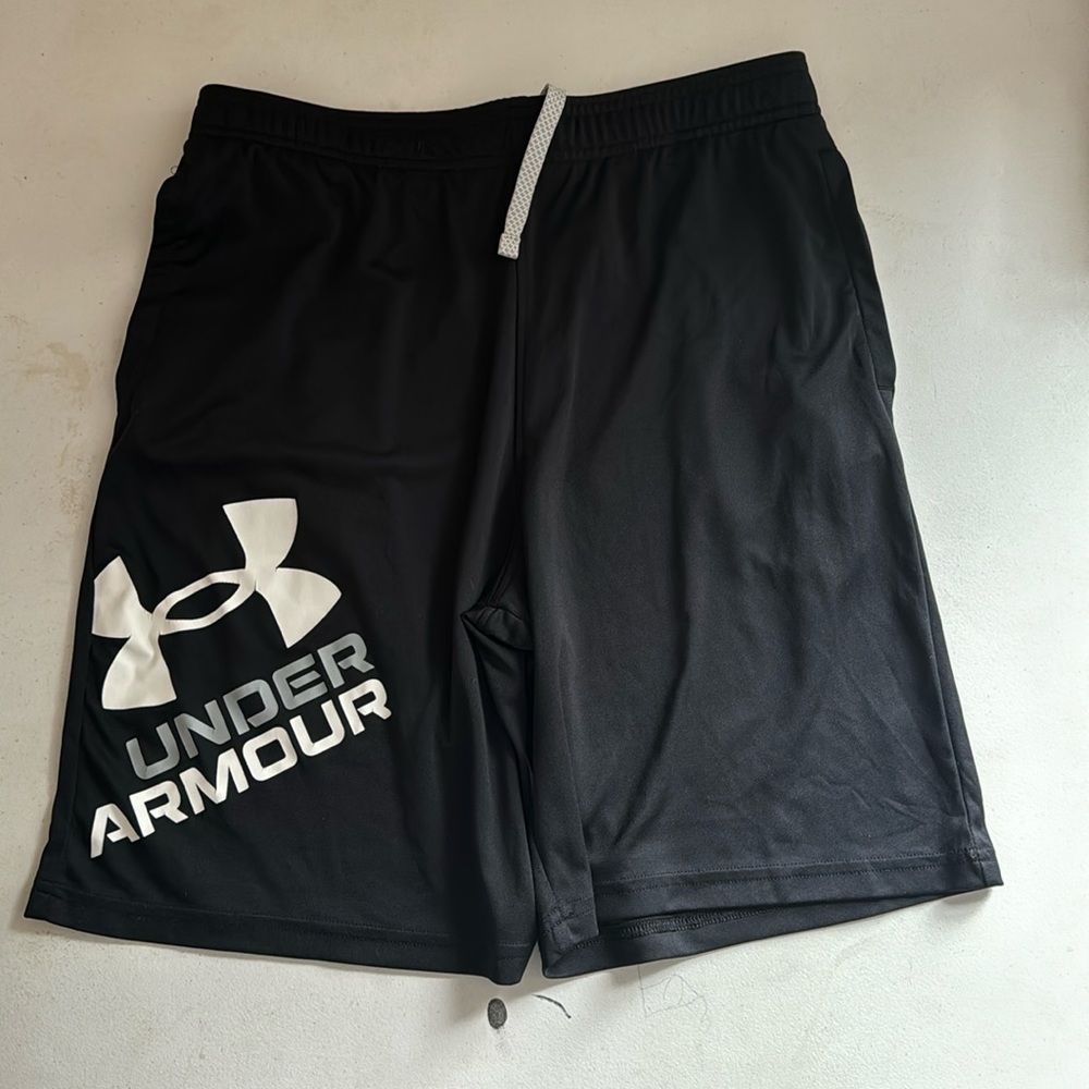 Under armour gym shorts XL